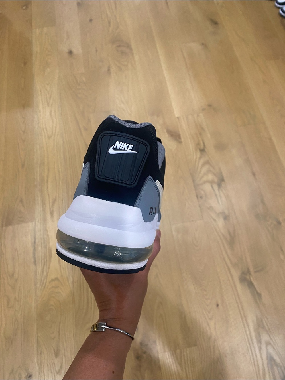 Nike Air Max Men's Black and White Running Sneakers - Picture 7 of 14